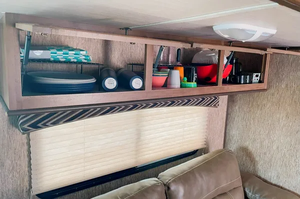 Matt's Mobile Mansion - Ultra Lite 2017 Shadow Cruiser 279DBS