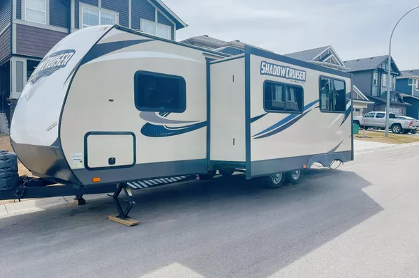 Matt's Mobile Mansion - Ultra Lite 2017 Shadow Cruiser 279DBS
