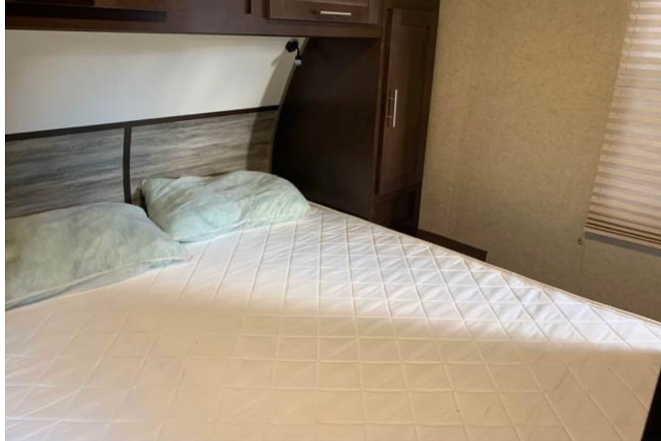 Jessica's Grey wolf  Trailer with double bunk, 1 slide