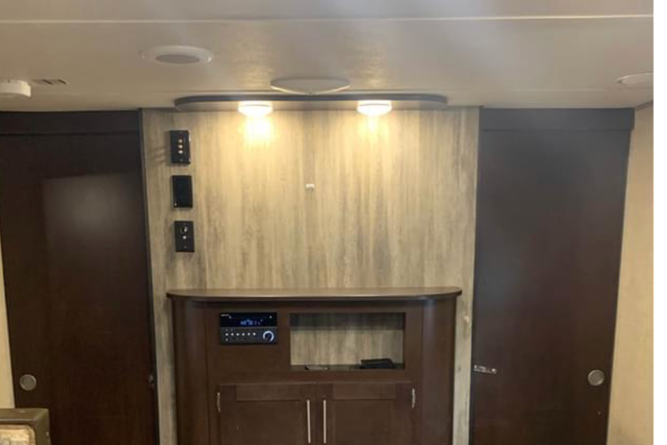 Jessica's Grey wolf  Trailer with double bunk, 1 slide