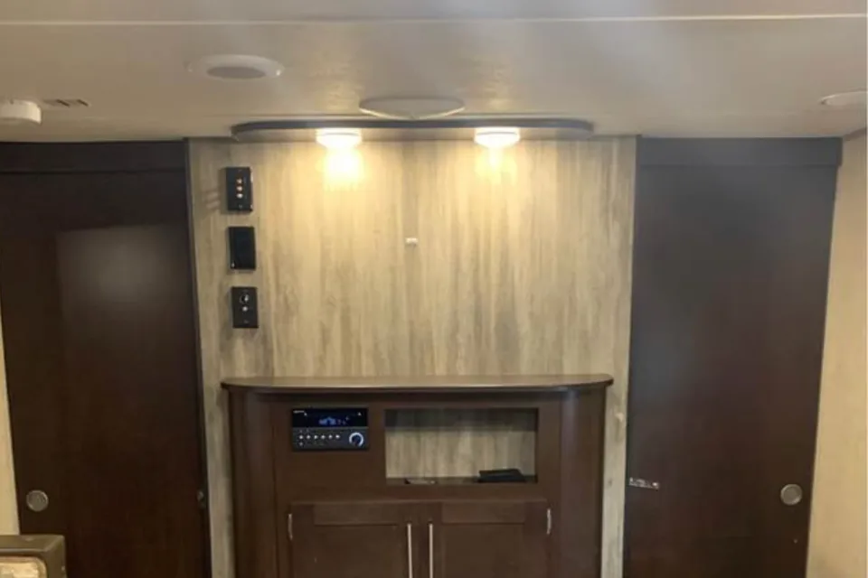 Jessica's Grey wolf  Trailer with double bunk, 1 slide