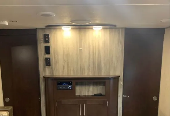 Jessica's Grey wolf Trailer with double bunk, 1 slide