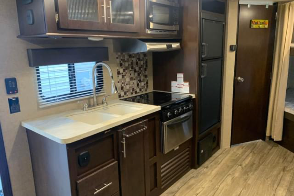 Jessica's Grey wolf  Trailer with double bunk, 1 slide