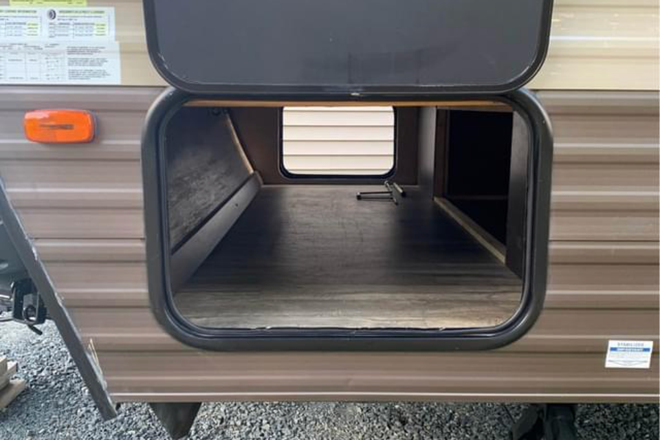 Jessica's Grey wolf  Trailer with double bunk, 1 slide