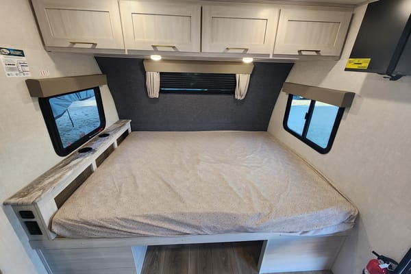 2024 Brand New Surveyor Legend with Solar Power, SUV TOWABLE