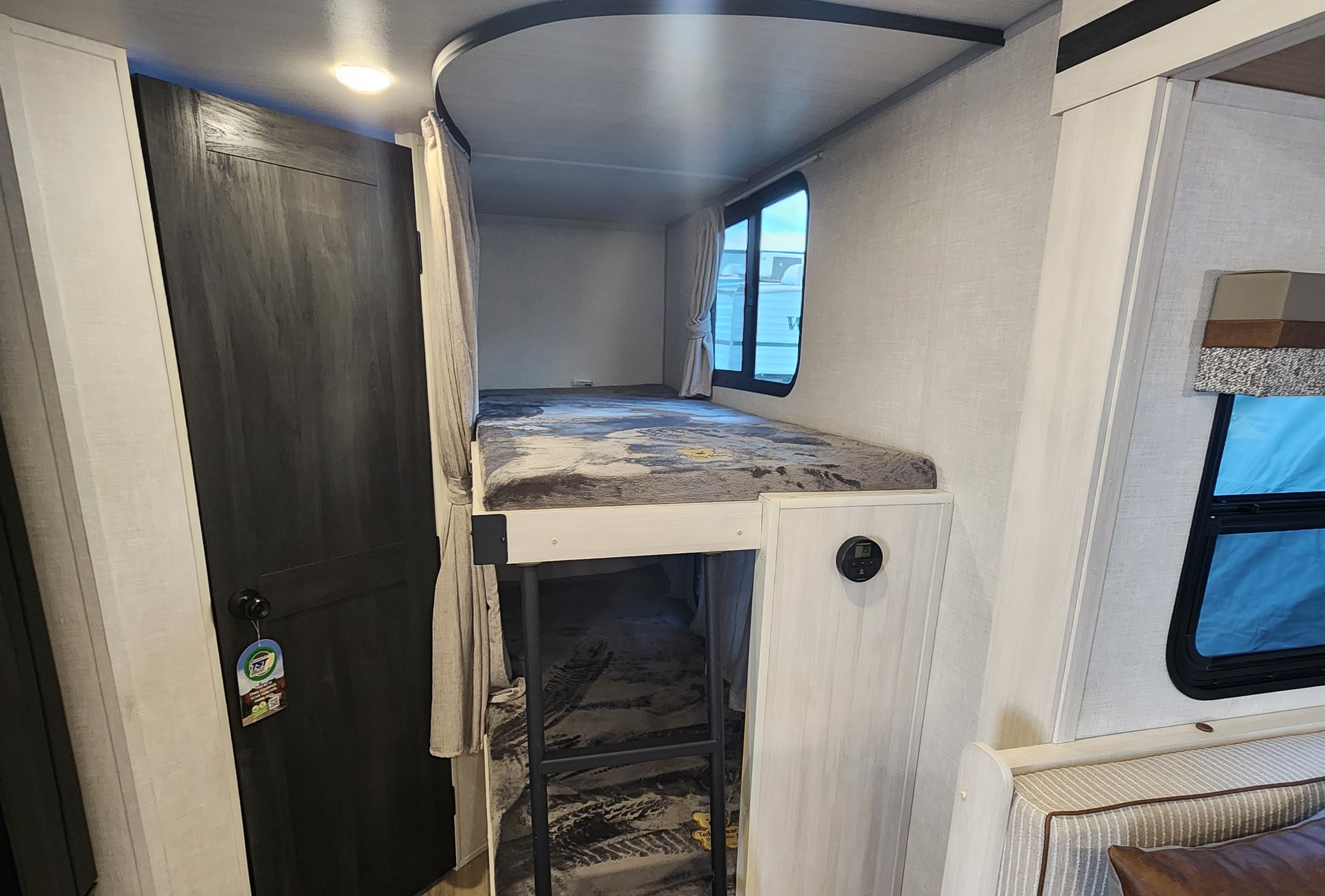 2024 Brand New Surveyor Legend with Solar Power, SUV TOWABLE