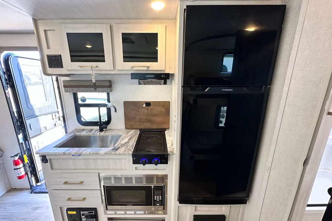 2024 Brand New Surveyor Legend with Solar Power, SUV TOWABLE