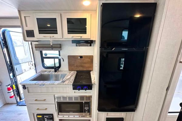 2024 Brand New Surveyor Legend with Solar Power, SUV TOWABLE