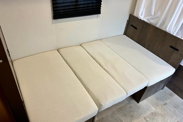 The Cozy Coleman 17b