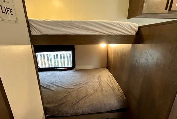 The Cozy Coleman 17b