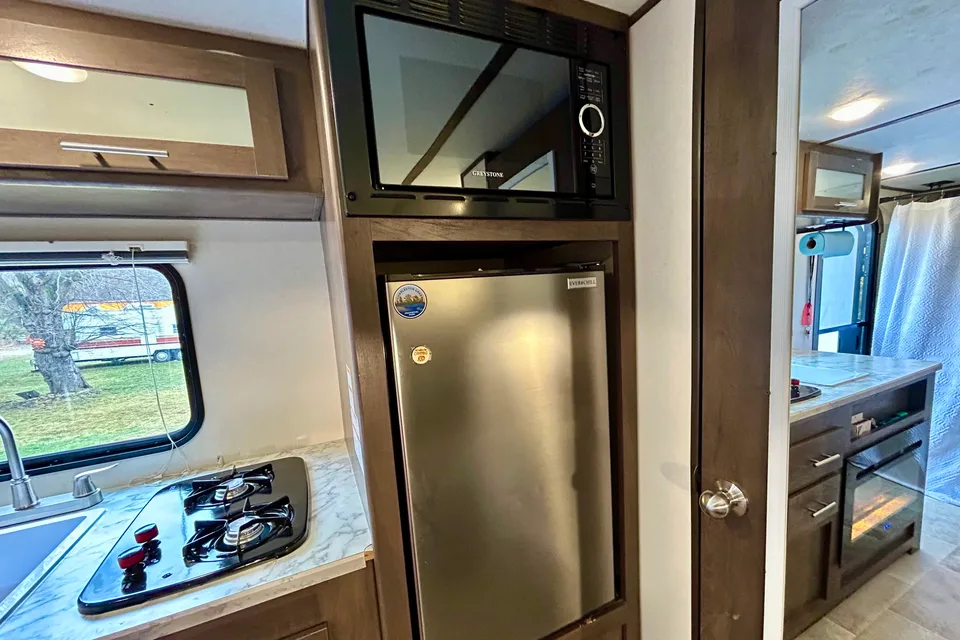 The Cozy Coleman 17b