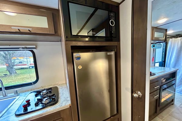 The Cozy Coleman 17b