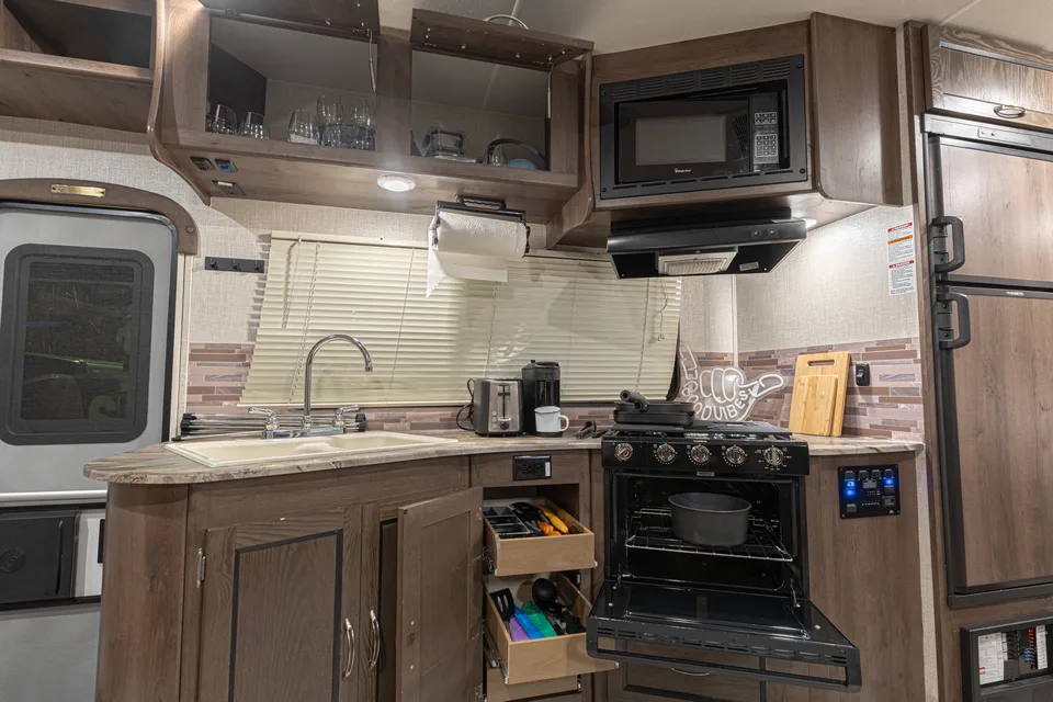 Dream Lux RV – 2020 Freelander Class C | Sleeps 8