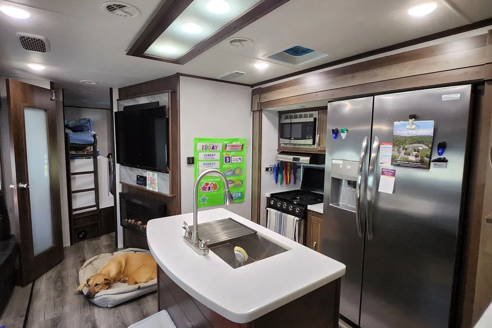 Bunkhouse!Sleeps 10, Spacious,Pet Friendly,Island