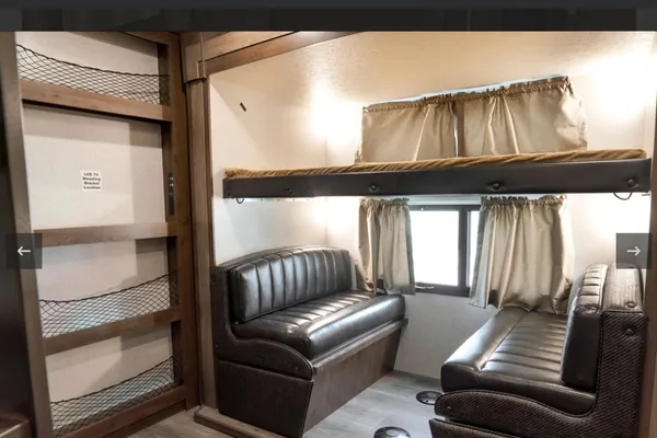 Bunkhouse!Sleeps 10, Spacious,Pet Friendly,Island