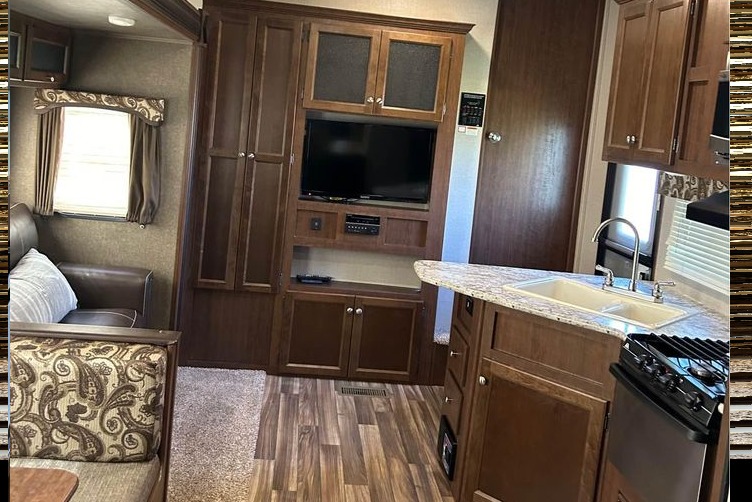 Kyla's Keystone 308BHDS Fifth Wheel