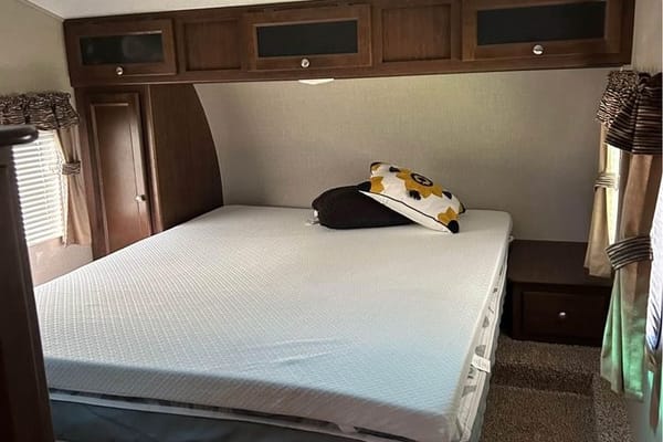 Kyla's Keystone 308BHDS Fifth Wheel
