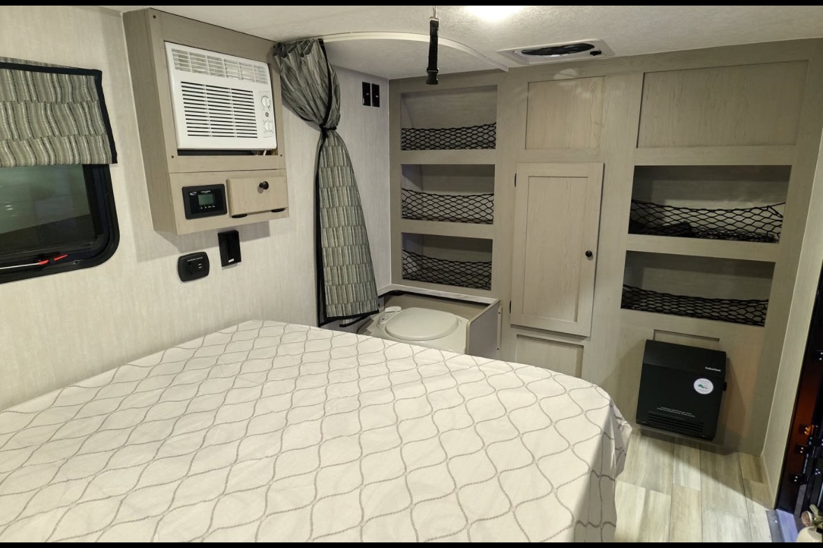 Justin's Forest River Viking rok 13000 Travel Trailer