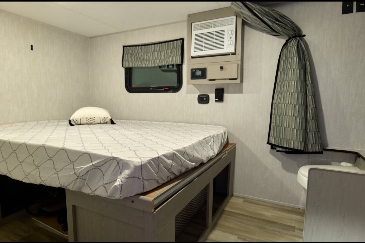 Justin's Forest River Viking rok 13000 Travel Trailer