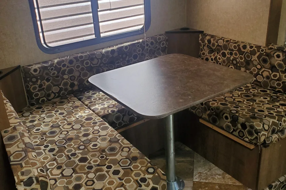 19ft Sportman Classic Travel Trailer queen and bunk beds