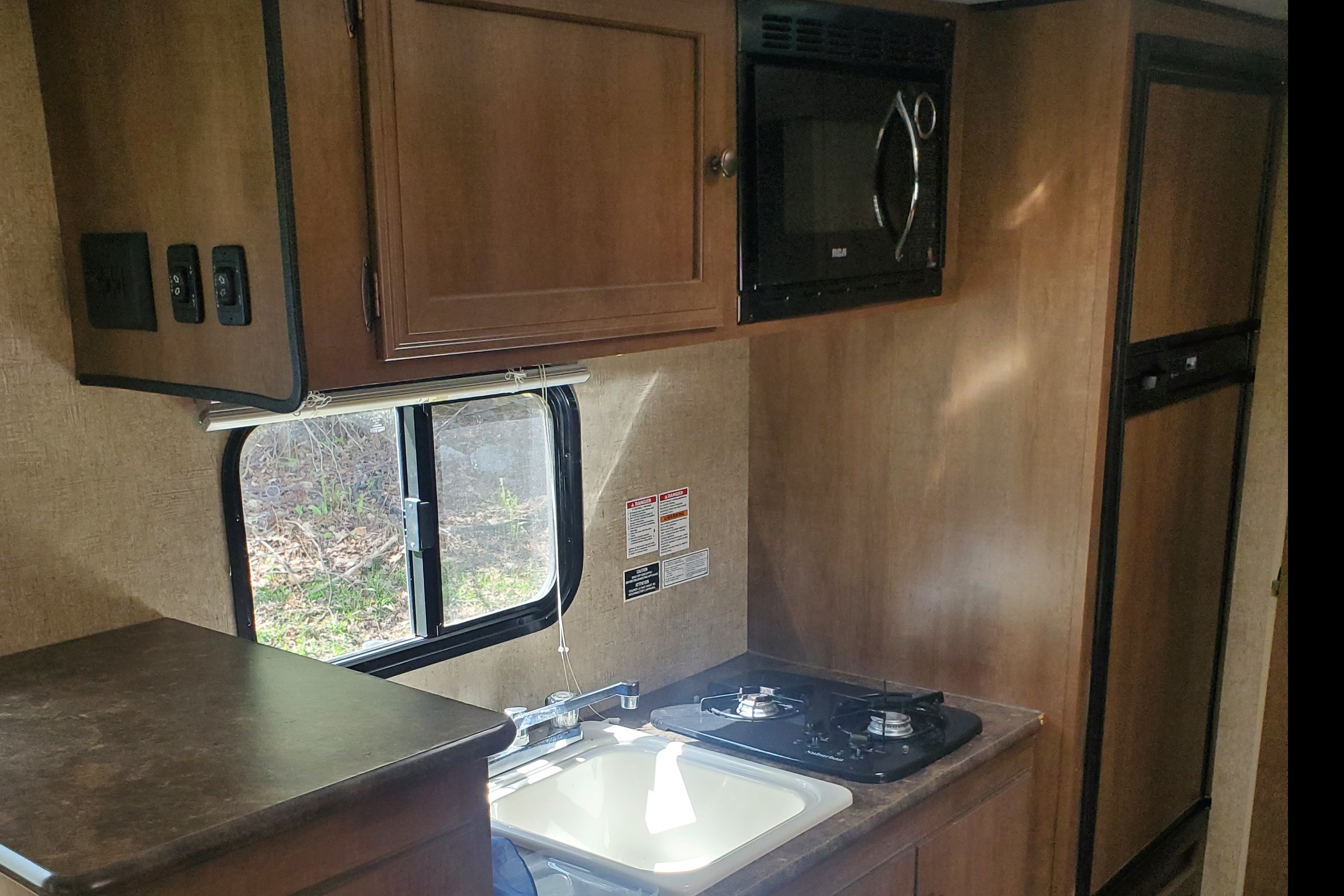 19ft Sportman Classic Travel Trailer queen and bunk beds