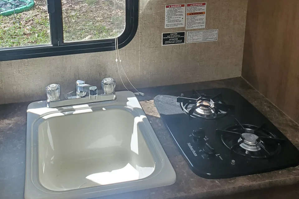 19ft Sportman Classic Travel Trailer queen and bunk beds
