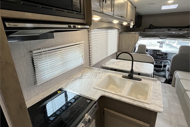 "The Real Deal" Coachmen Freelander 27qb Class C