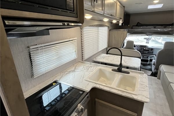 "The Real Deal" Coachmen Freelander 27qb Class C