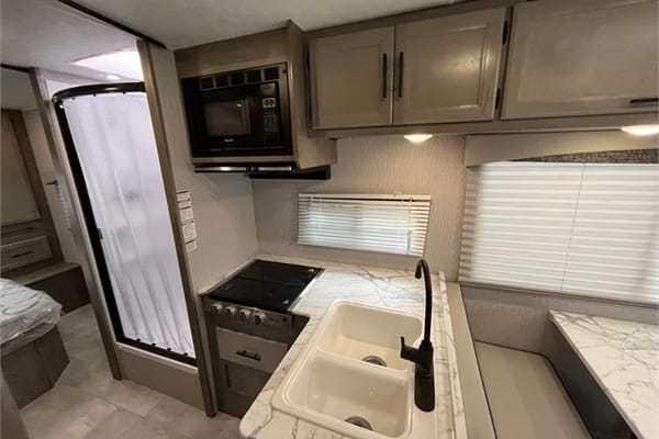 "The Real Deal" Coachmen Freelander 27qb Class C