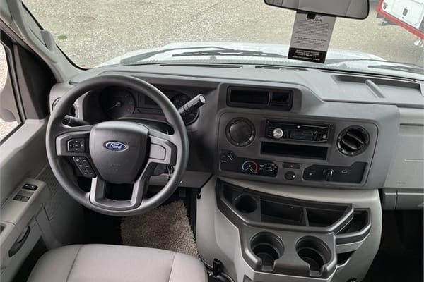 "The Real Deal" Coachmen Freelander 27qb Class C
