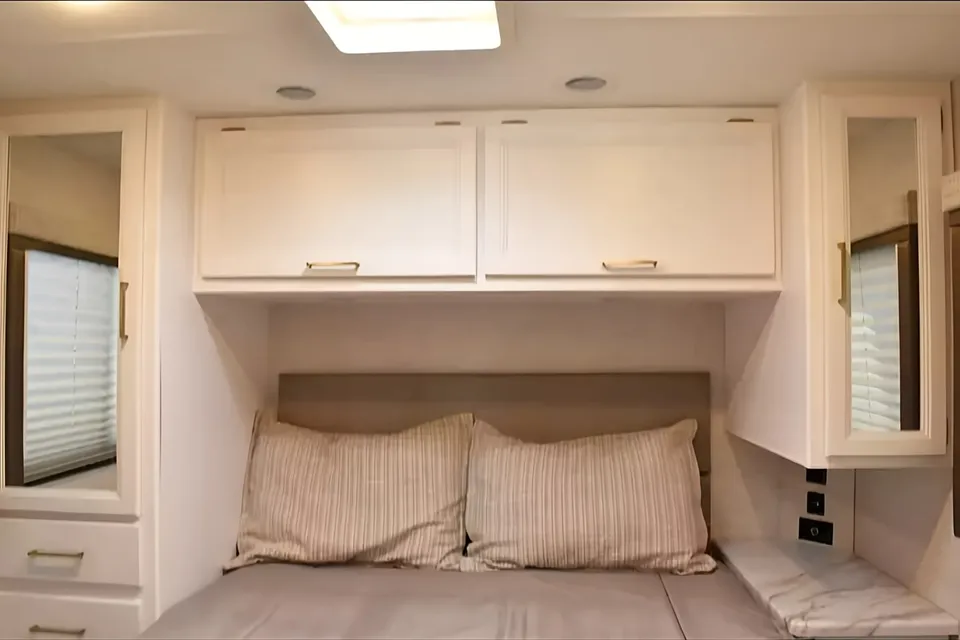 Thor's Chariot Class C Luxury Delivery Available Sleeps 6