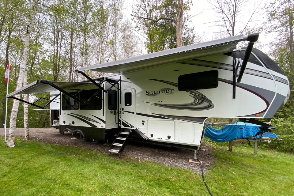 Scott's Solitude S-Class 3740BH Fifth Wheel