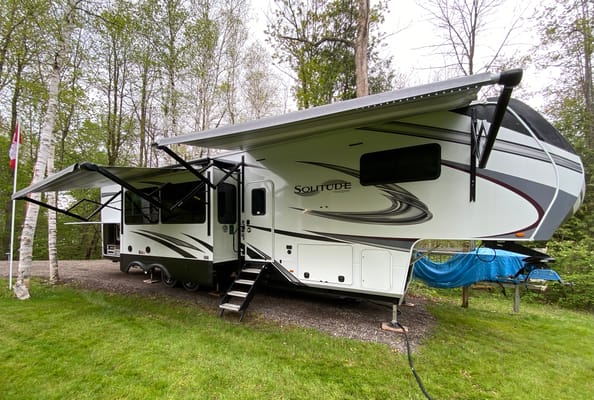 Scott's Solitude S-Class 3740BH Fifth Wheel