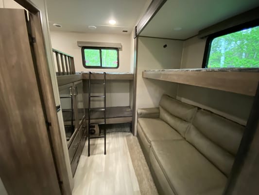 Scott's Solitude S-Class 3740BH Fifth Wheel