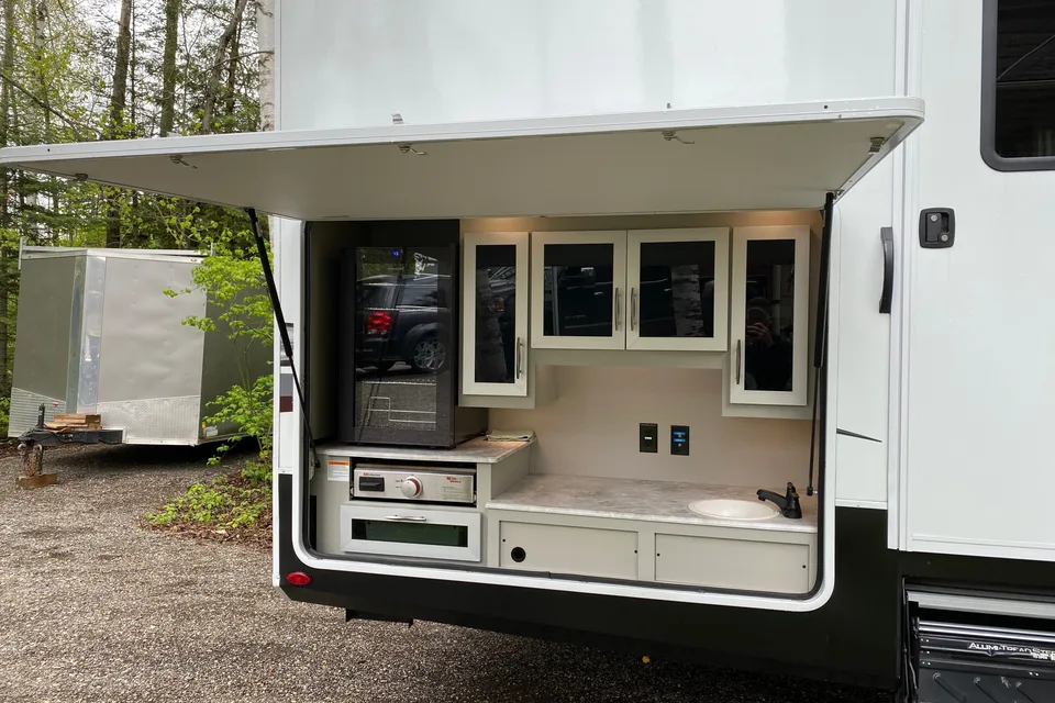 Scott's Solitude S-Class 3740BH Fifth Wheel