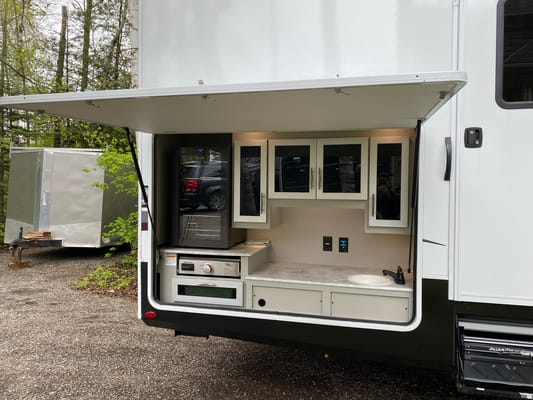 Scott's Solitude S-Class 3740BH Fifth Wheel