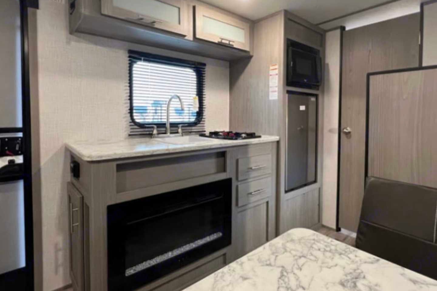 2023 Coleman Lantern Travel Trailer