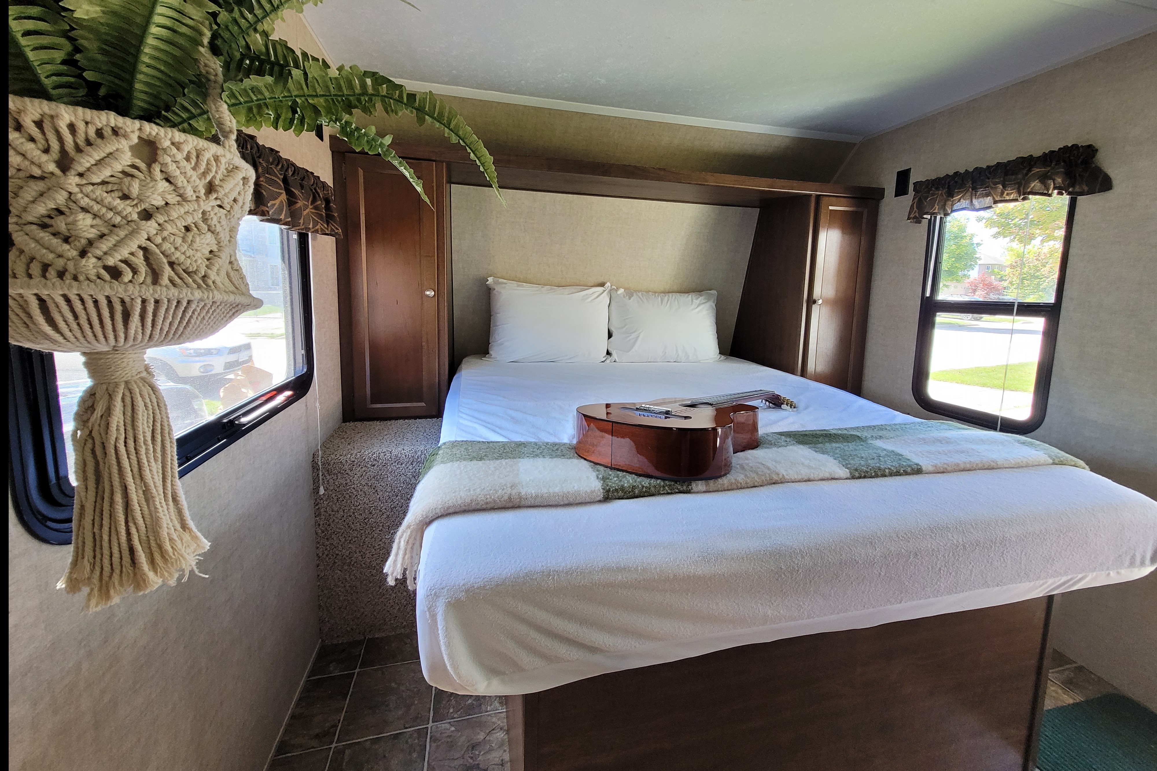 The Fern - VERY CLEAN, Couple's Coach #happytrailsawait