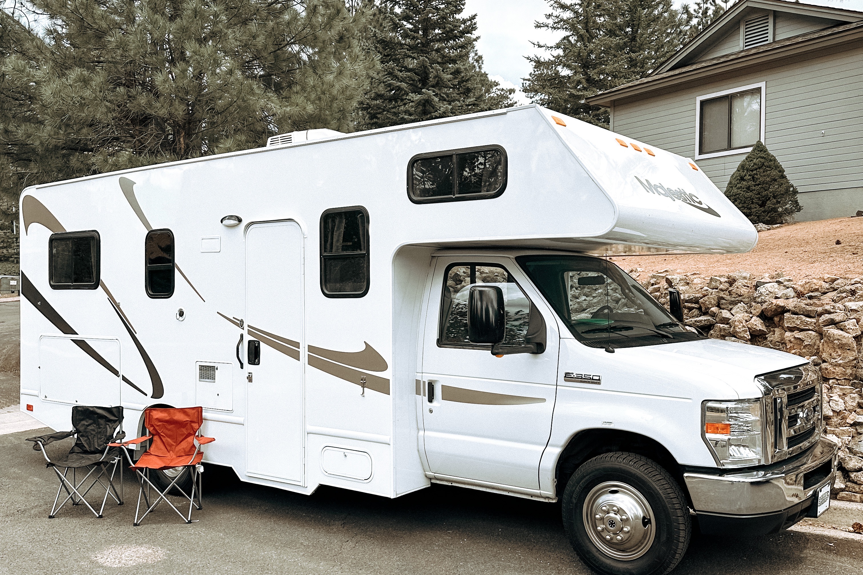 Super clean!! Fully furnished 6 person 2019 RV