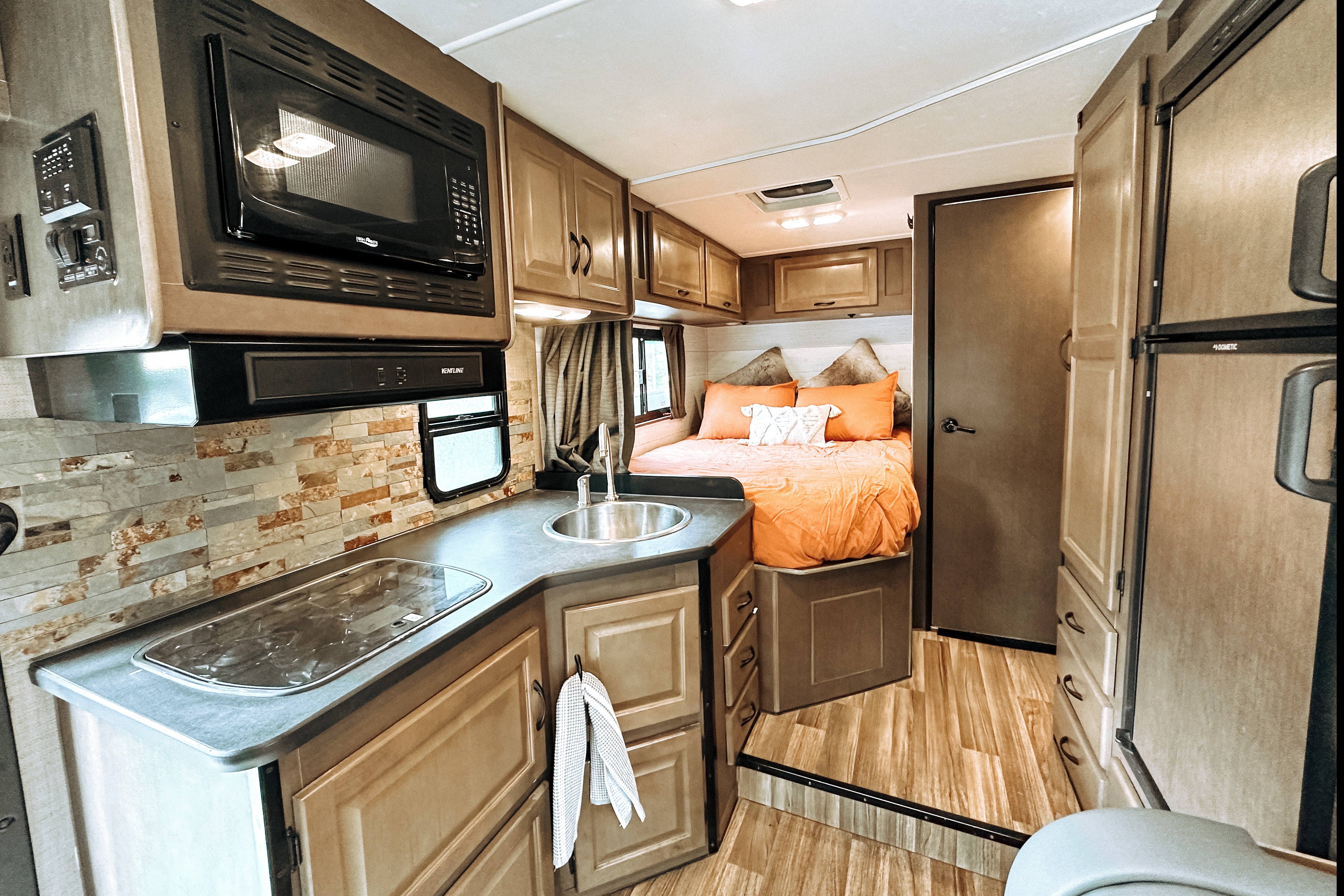 Super clean!! Fully furnished 6 person 2019 RV