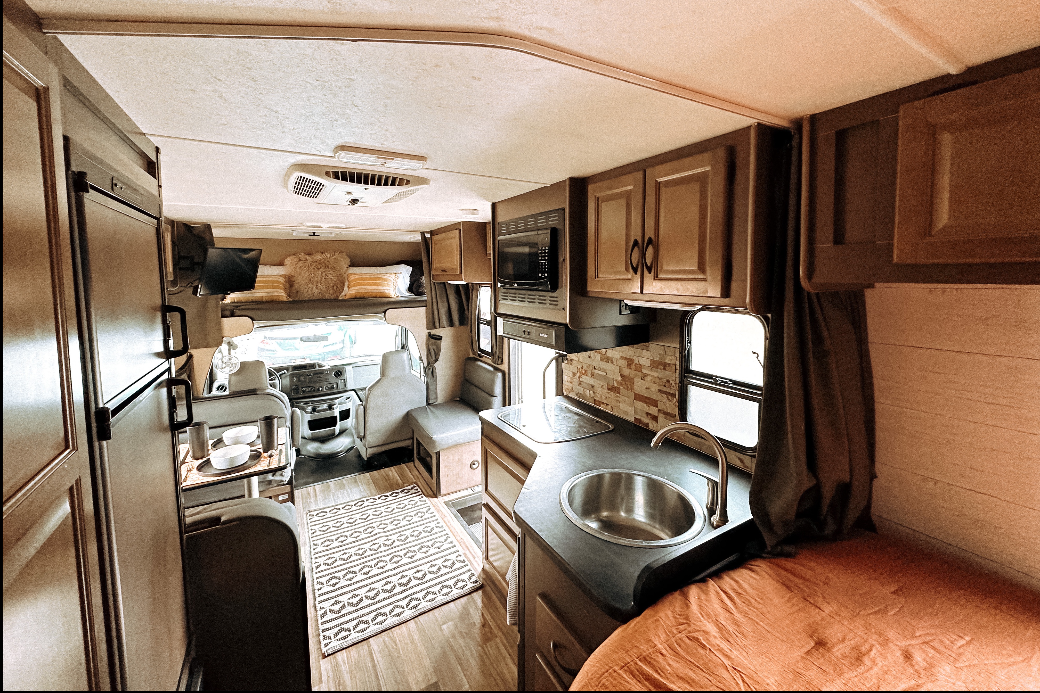 Super clean!! Fully furnished 6 person 2019 RV