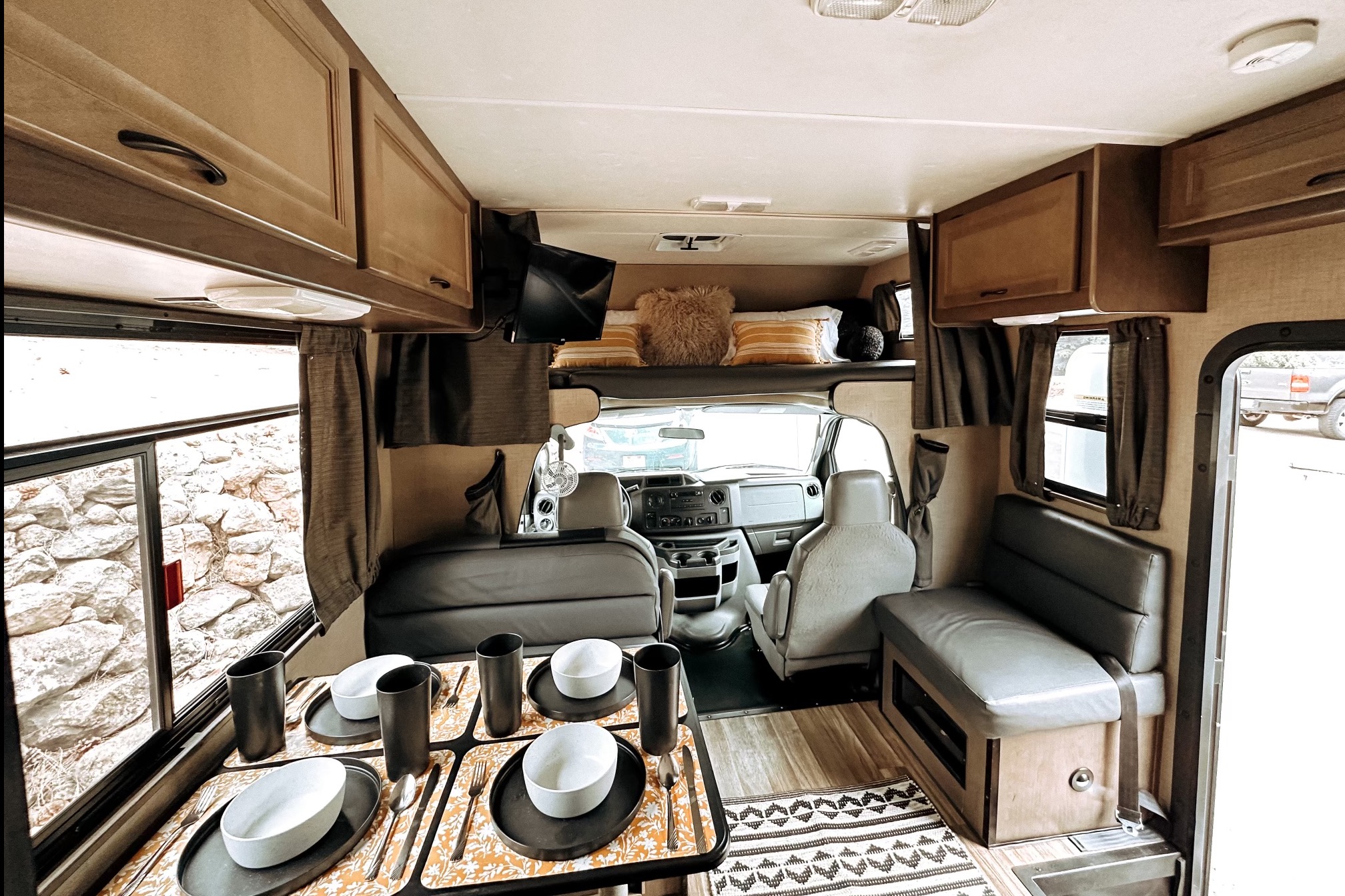 Super clean!! Fully furnished 6 person 2019 RV
