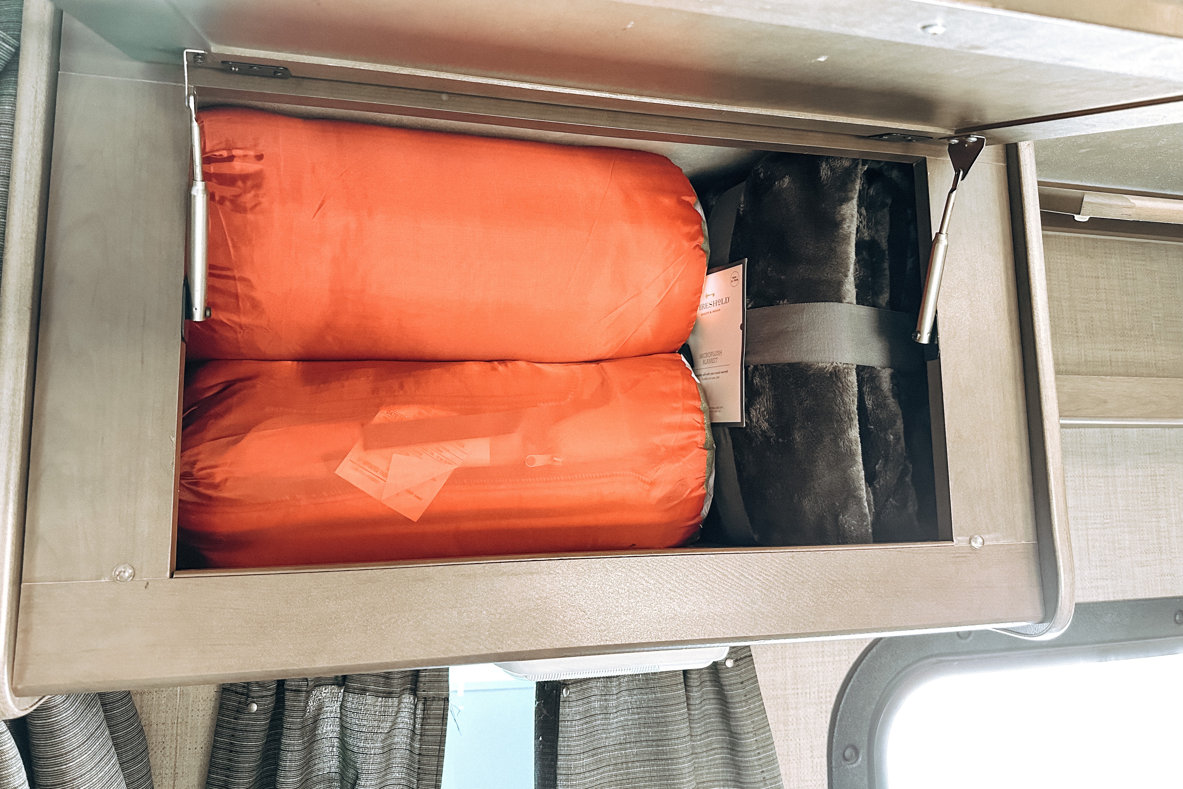 Super clean!! Fully furnished 6 person 2019 RV
