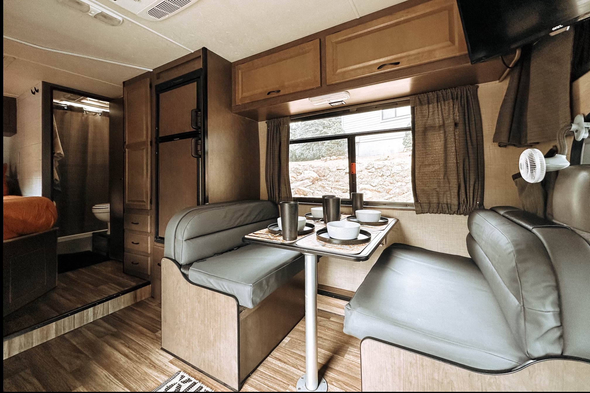 Super clean!! Fully furnished 6 person 2019 RV