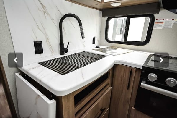 H-Bee Grand Design Imagine 2500RL Travel Trailer