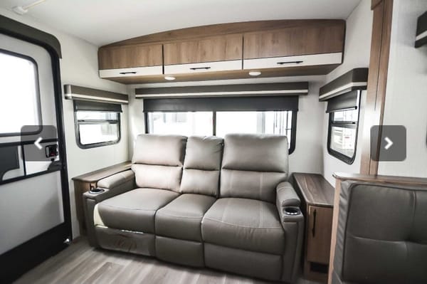 H-Bee Grand Design Imagine 2500RL Travel Trailer