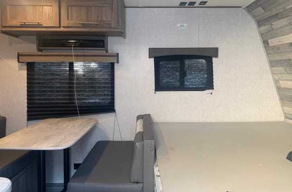Bailey's Zinger Lite 18BH Travel Trailer