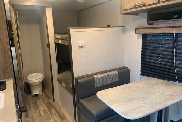 Bailey's Zinger Lite 18BH Travel Trailer
