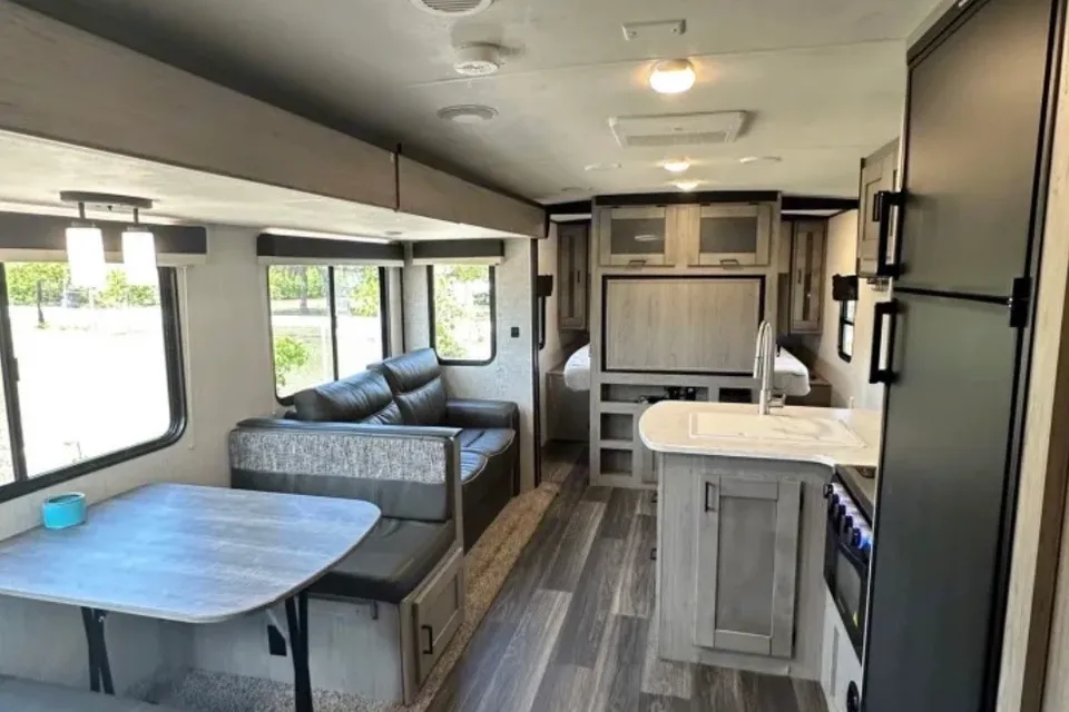 32 Ft Travel Trailer from Heartland King size bed! Sleeps 8-10