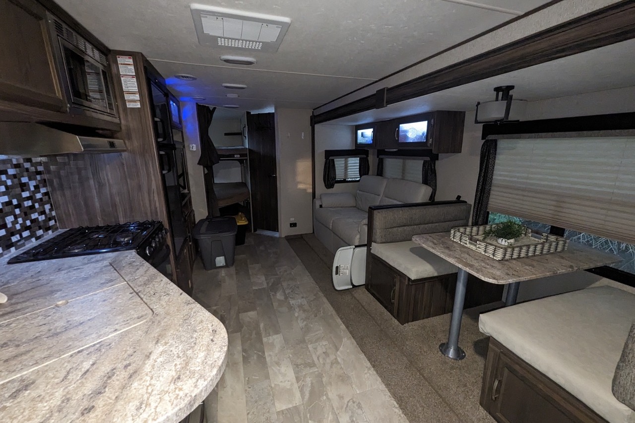 2019 Spacious APEX Bunkhouse